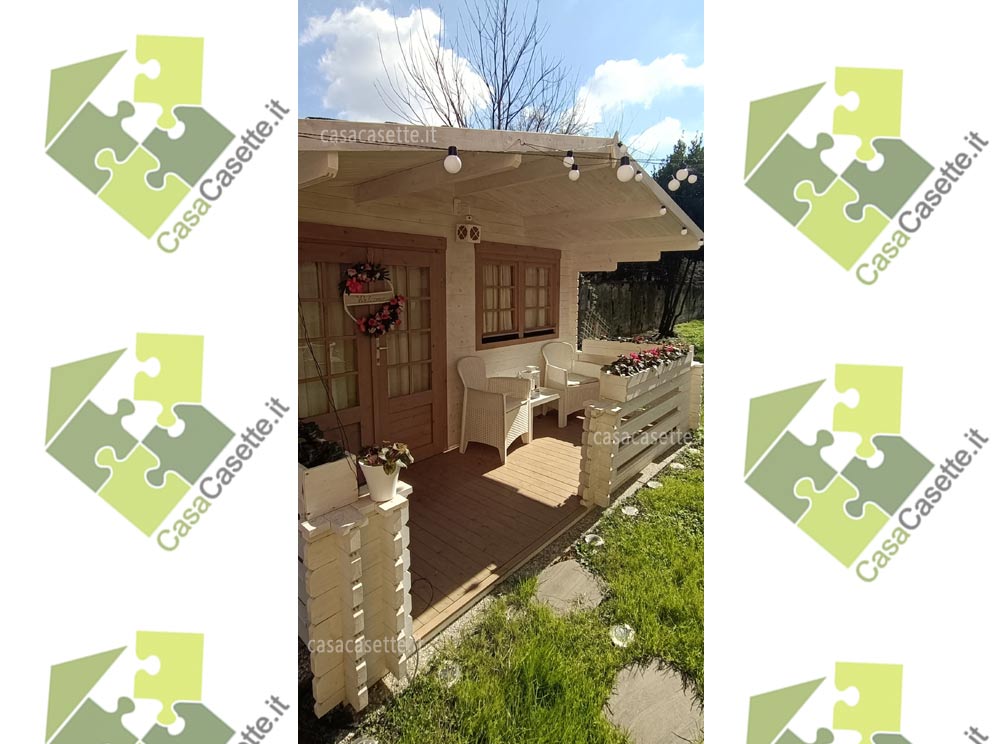Casetta in legno da giardino decorata per eventi